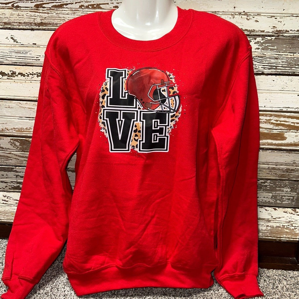 NEW Gildan Heavy Blend Long Sleeve Red Leopard Love Football Tee
